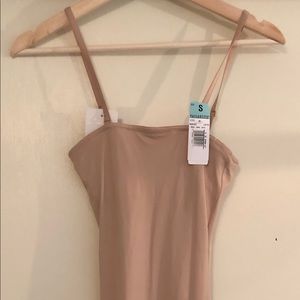 NWT convertible nude no show slip